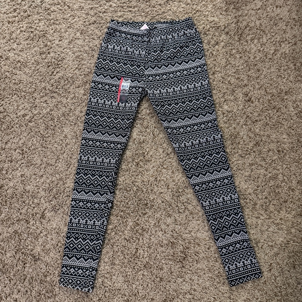 🏷️ 3 for $10 - Black and White Pattern Leggings